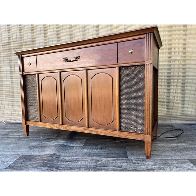 Vintage Mid Century Modern Magnavox Stereo Media Console. Circa 1960s For Sale - Image 4 of 18