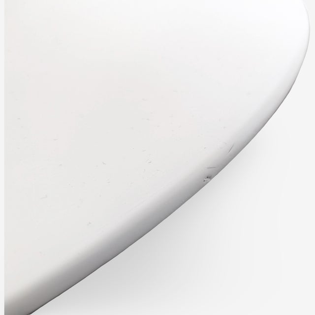 White Dining Table by Eero Saarinen for Knoll International For Sale - Image 5 of 7