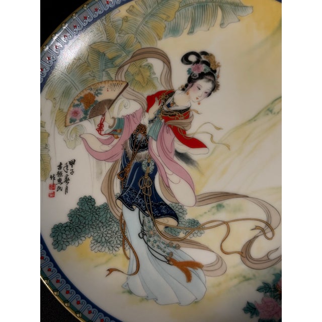 Chinese 1980s Colorful Decorative Chinese Plates Featuring the Beauties of the Red Mansion - A Pair For Sale - Image 3 of 7