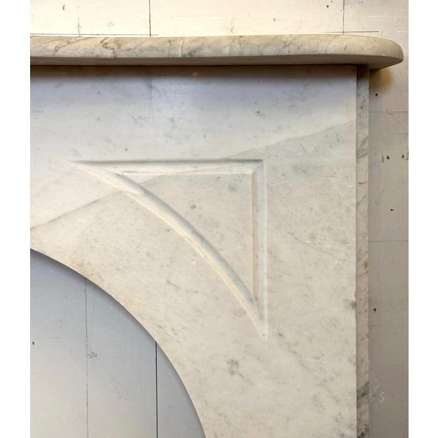 Antique Victorian Arched Carrara Marble Fireplace Mantel For Sale In New York - Image 6 of 13