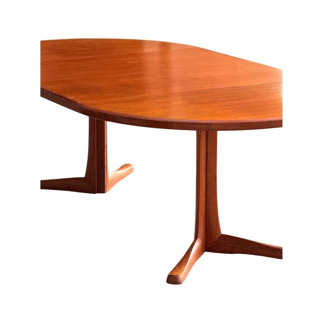 Wood Mid-Century Modern Round Extendable Dining Table in Teak from McIntosh, 1960s For Sale - Image 7 of 13