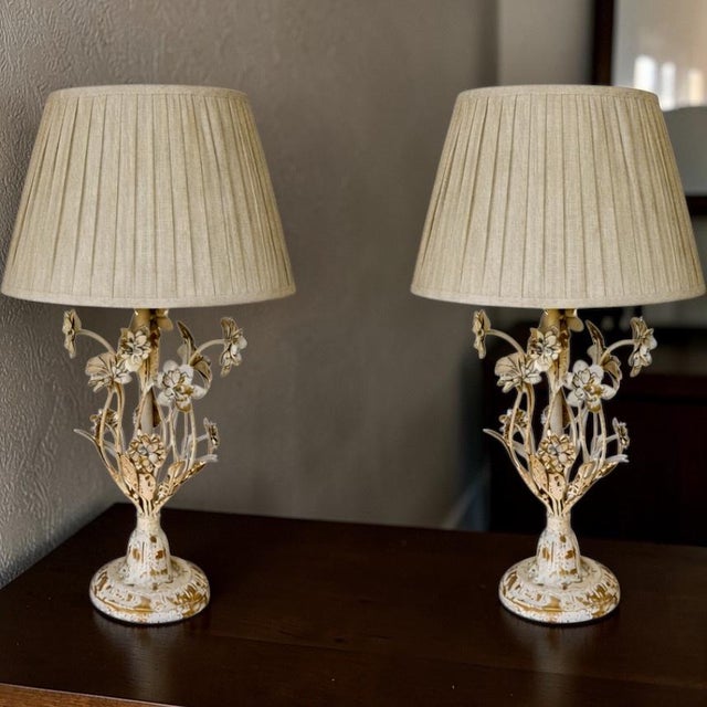 French French Style Painted Floral Tole Lamps W/ Linen Pleated Shades Like New - Pair For Sale - Image 3 of 5