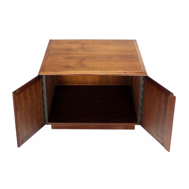 Brown Mid Century Modern Double Door Cabinet Cube Shape Walnut End Side Lamp Table For Sale - Image 8 of 9