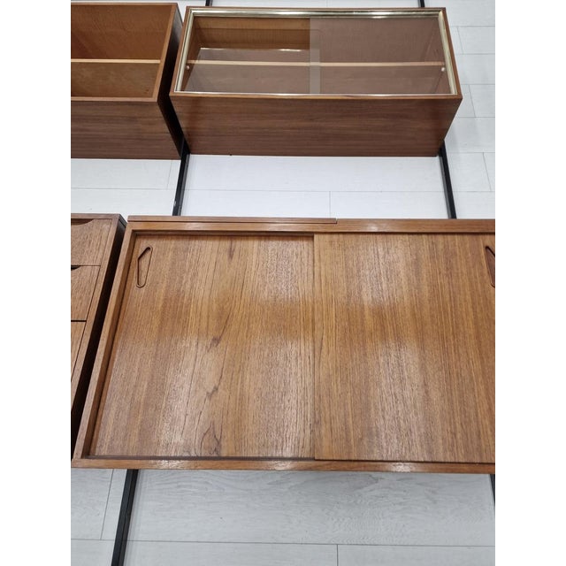Black Large Mid-Century Modern Italian Modular Wall Unit in Teak, Black Lacquered Metal and Brass, 1960s For Sale - Image 8 of 18
