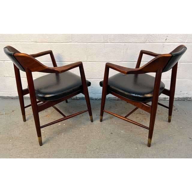 Paoli Chair Company Mid-Century Pair of Tapered Leg Dining Chairs Attributed to Paoli For Sale - Image 4 of 10