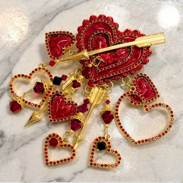 Contemporary Vintage Lunch at the Ritz Wild Heart Brooch Dangling Enamel Statement Pin For Sale - Image 3 of 12