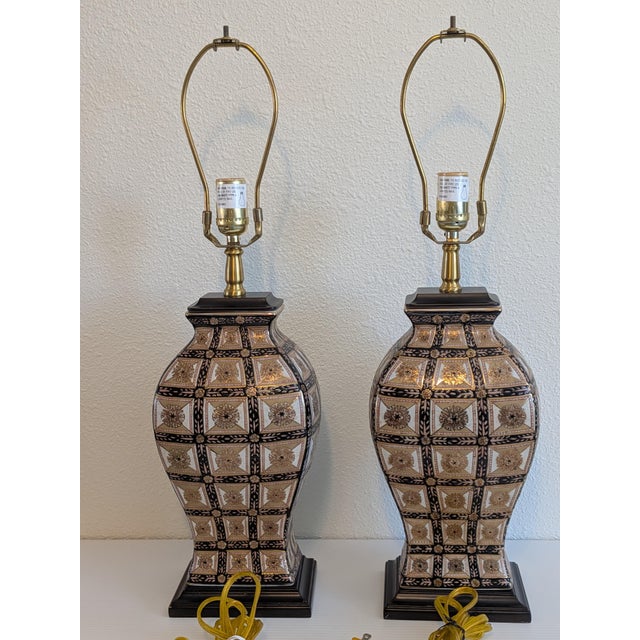 Baroque Pair Vintage Bombay Company Baroque / Asian Style Lamps For Sale - Image 3 of 6