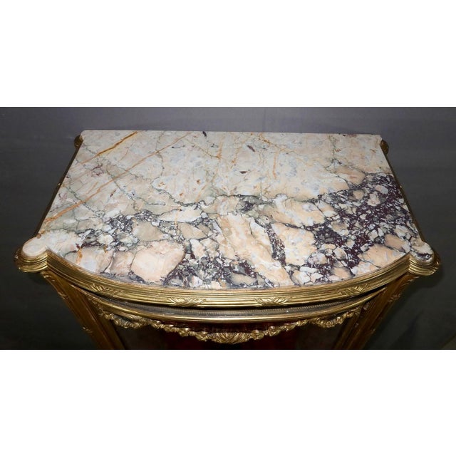 Curved Display Case in Golden Wood, Early 20th Century For Sale - Image 5 of 18