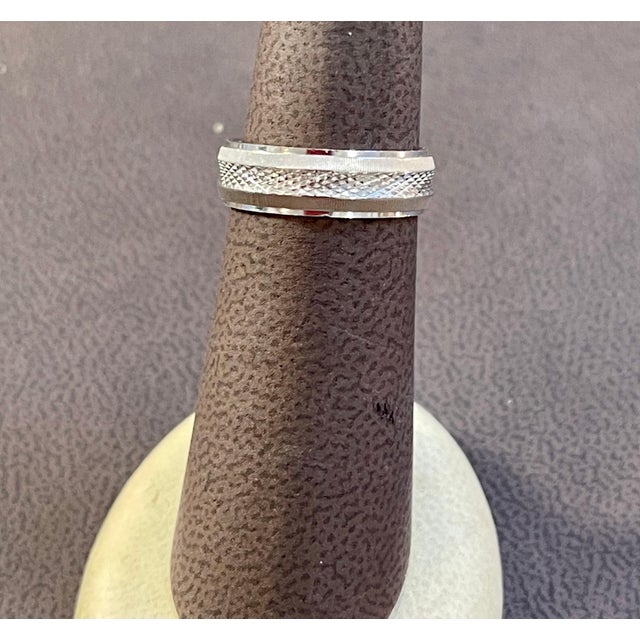 2010s 14 Karat White Gold Classic Wide Wedding Band With Design Ring, Unisex For Sale - Image 5 of 18