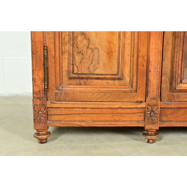 Louis Majorelle Style Antique French Art Nouveau Carved Burled Walnut Bibliotheque Bookcase Cabinet, Circa 1900 For Sale - Image 10 of 15