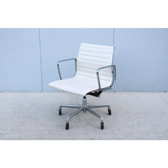 Stunning, authentic mid-century modern Eames aluminum group management chair. A timeless design classic and contemporary...