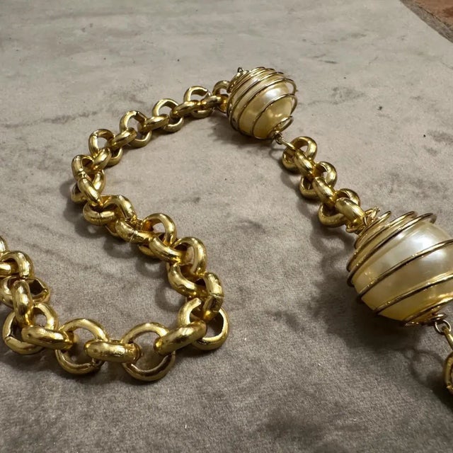 A 1970s High Quality Costume Jewelry Italian Vintage Chain For Sale - Image 10 of 10