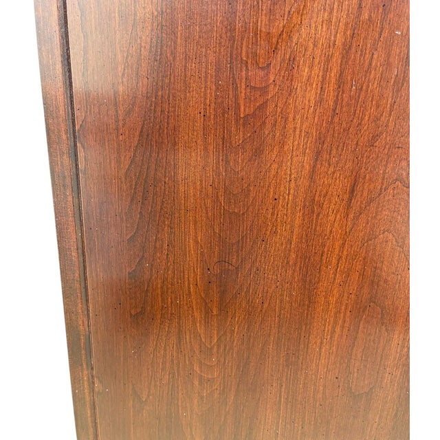 1980s Ethan Allen Georgian Court Display Cabinet Curio Hutch Lighted Chippendale For Sale - Image 15 of 15