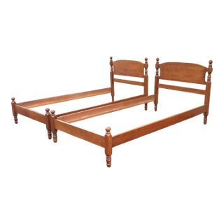 Pair of Mid 20th Century American Classical Maple Twin Bedframes For Sale