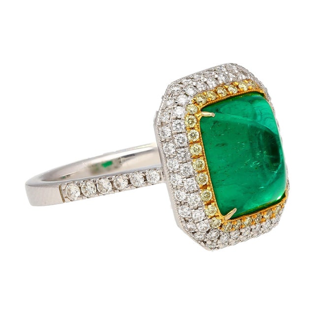 4.49 Carat Sugarloaf Cabochon Cut Colombian Emerald and Diamond Halo Ring in 18k, Size 6.75 For Sale - Image 4 of 10
