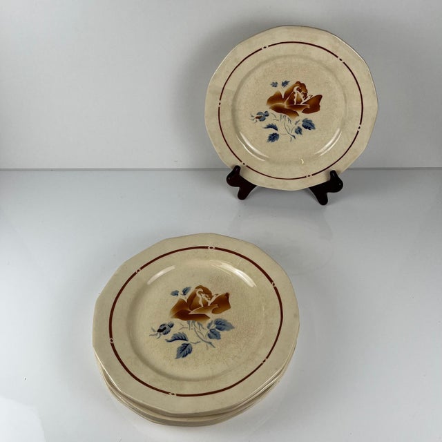 Set of 6 Sarreguemines dinner plates with a floral motif, first half of the 20th century Cream and beige tones Dimensions:...