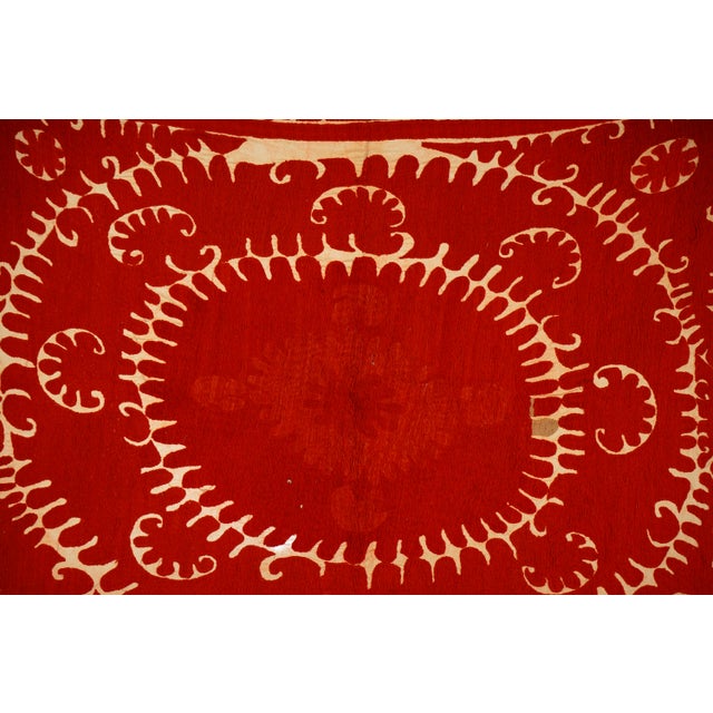 1960s Rich Earth Tones Square Suzani | Brown, Green, & Red Vintage Style Textile Art 3'11'' X 4'9'' For Sale - Image 5 of 10