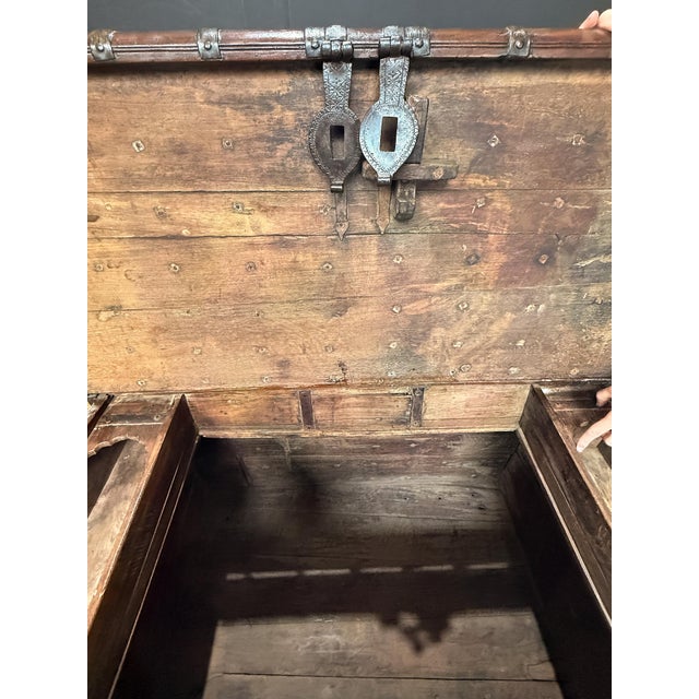 Large Rajasthan Trunk of Iron-Bound Hardwood - British Colonial India 'The Raj' For Sale - Image 11 of 15