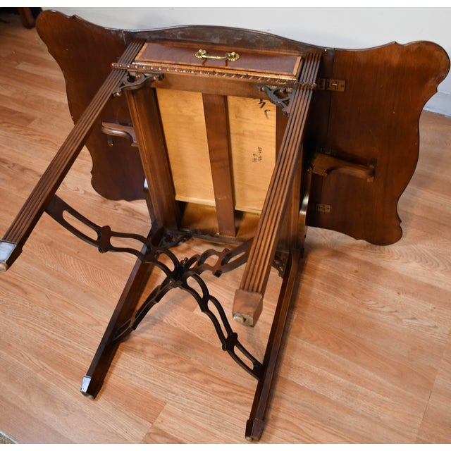 1950s English Chippendale Mahogany Drop-Leaf Side / Pembroke Table For Sale - Image 16 of 17
