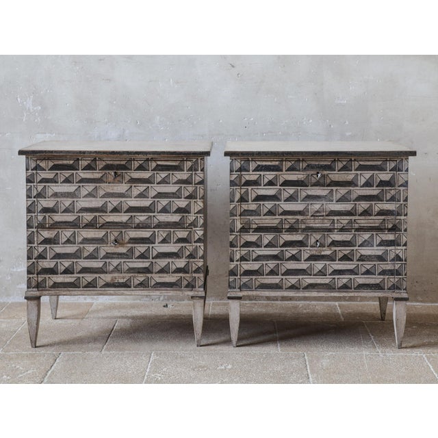 Neoclassical French Bedside Tables with Pattern in a Cream and Grey Patina, Set of 2 For Sale - Image 3 of 15