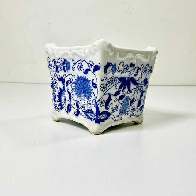 1940s Vintage Boho Chic Hollywood Regency Chinoiserie Blue Onion Petite Planter For Sale - Image 4 of 10
