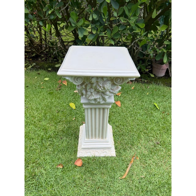 Hollywood Regency Vintage 28” Faux Alabaster Corinthian Cherub Pedestal For Sale - Image 3 of 9