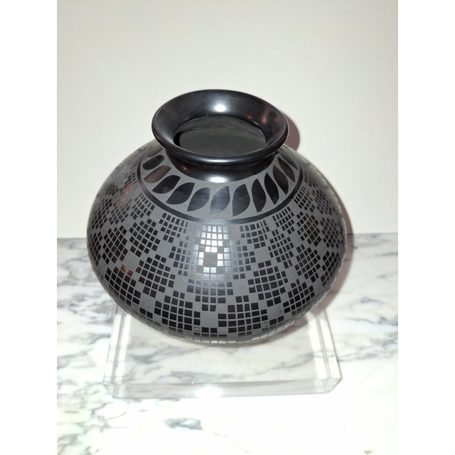 Mid-Century Modern Mata Ortiz Blackware Seed Pot For Sale - Image 3 of 3