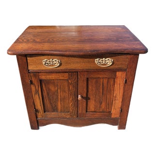 1900-1909 Quartersawn Oak Washstand For Sale