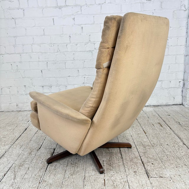 Mid Century Modern Scandinavian Lounge Chair on Rosewood Base Recliner For Sale In Cleveland - Image 6 of 12