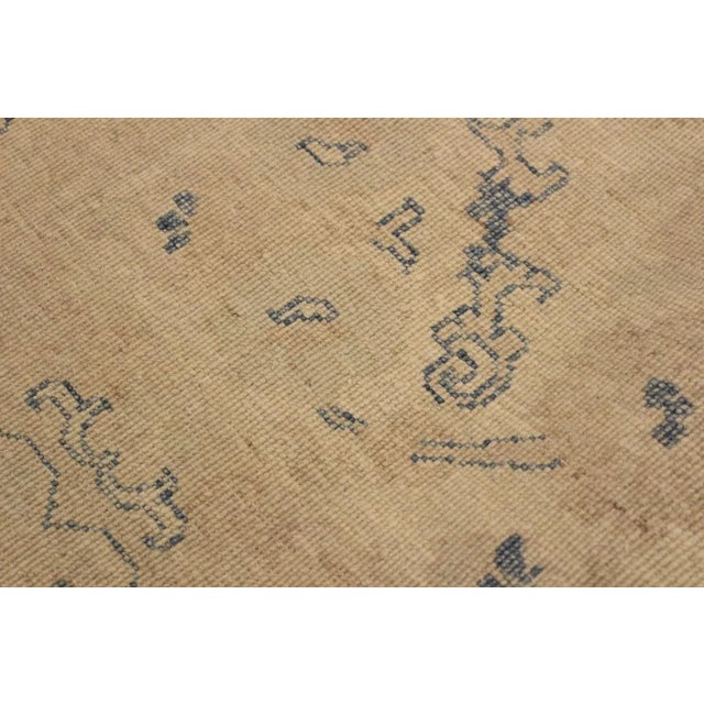 Textile 1990s Shabby Chic Sun-Faded Charcoal/Lt. Tan Hand-Knotted Rug - 7'8 X 9'3 For Sale - Image 7 of 8