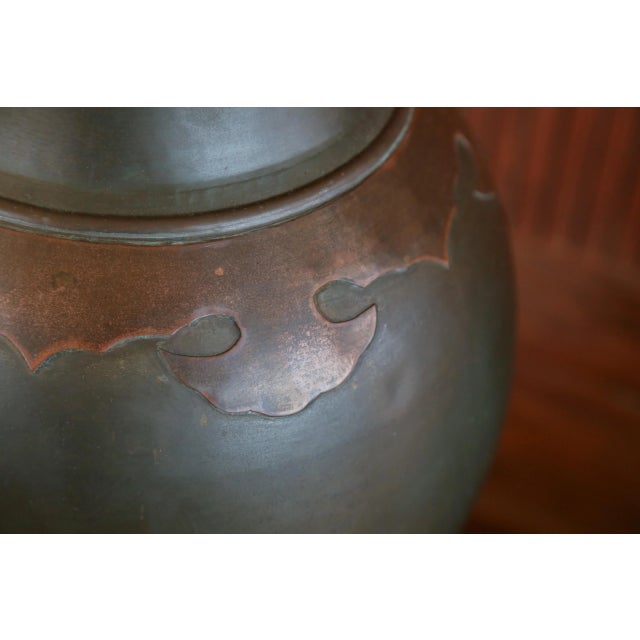 1960s Mid-Century Chinoiserie Brass & Copper Urn Large Table Lamp, Beautiful Dark Patina For Sale - Image 10 of 18