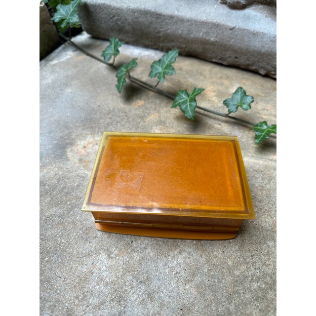1930s Art Deco Butterscotch Bakelite Hinged Box With Marbled Lid For Sale - Image 4 of 7
