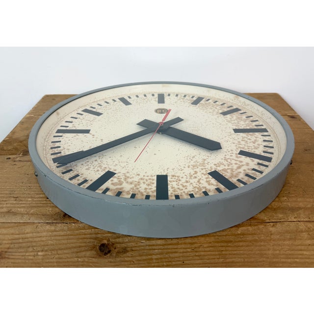 Large Grey Industrial Station Wall Clock from CTW, 1960s For Sale - Image 15 of 18