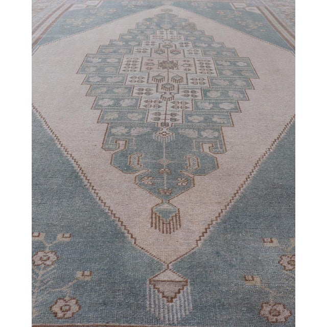 Large Vintage Turkish Oushak Rug With Central Medallion in Blue and Cream** For Sale In Atlanta - Image 6 of 14
