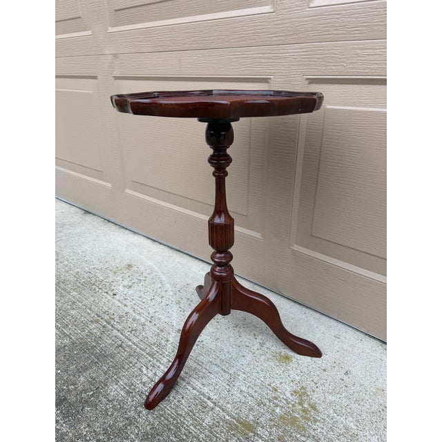 Ralph Lauren Vintage Georgian Embossed Red Leather Top Mahogany Side Table For Sale - Image 4 of 8