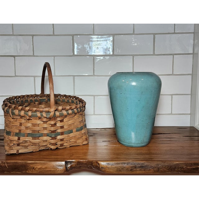 Beautiful Vase by J.B. Cole of North Carolina. J.B. Cole established his own pottery shop in 1922 in Steeds, North...