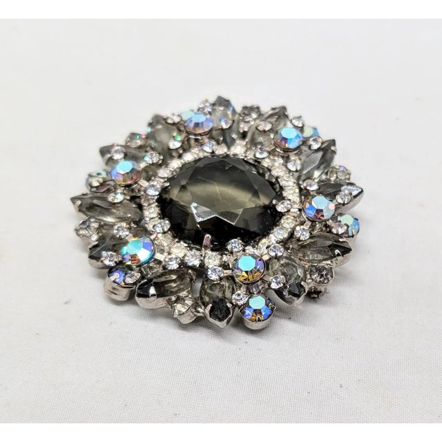 Mid-Century Modern Vintage Verified Delizza & Elster Rhodium Plated Faux-Black Diamond & Aurora Borealis Brooch For Sale - Image 3 of 6
