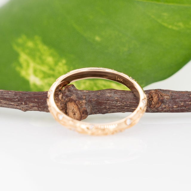 2020s Elegant Diamond Band Ring in 14k Yellow Gold – Nature Inspired Vine Pattern, Size 6.75 For Sale - Image 5 of 6