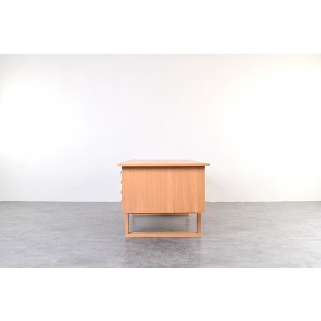 Mid-Century Oak Freestanding Desk by Torben Valeur and Henning Jensen for Dyrlund, 1960s For Sale - Image 9 of 18