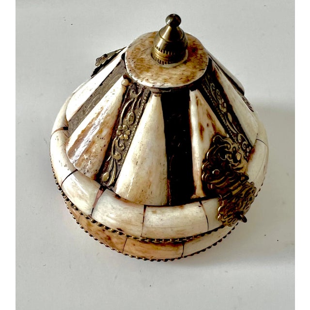 Indian Indian Bone and Brass Decorative Dome Shaped Box or Stash Box For Sale - Image 3 of 9