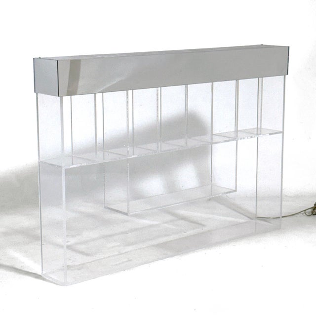 Mid-Century Modern Illuminated Lucite Wall-Mounted Display Shelf For Sale - Image 3 of 7