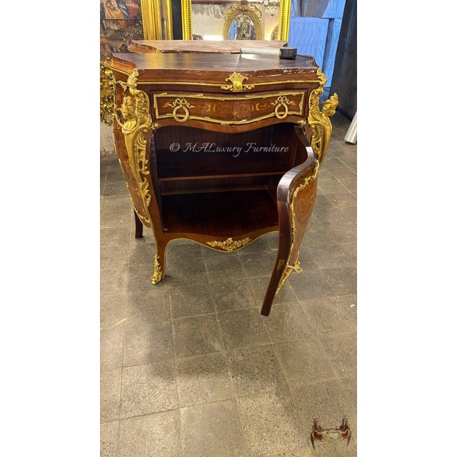 1960s Vintage Louis XV Style Marquetry Bombe Chest Gilt Bronze Mounts & Marble Top For Sale - Image 5 of 8