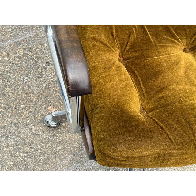 Textile Vintage Mid-Century Modern Olive Velvet High Back Executive Office Chair For Sale - Image 7 of 12