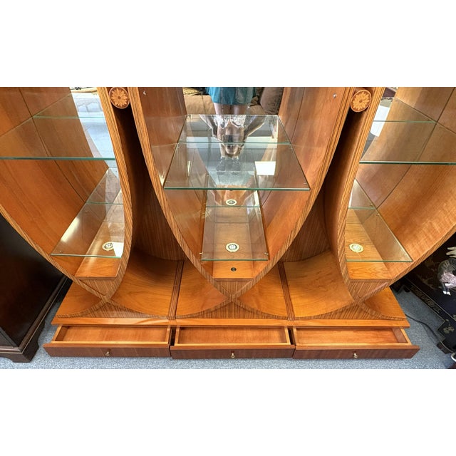 Late 20th Century Vintage Art Deco Style Fan & Feather Shaped Three Section Lighted Display Cabinet For Sale - Image 5 of 18