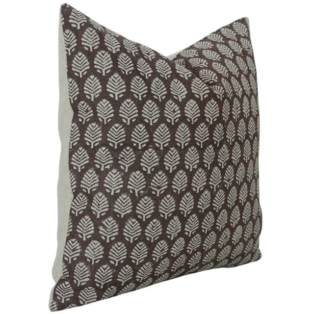 Introduce timeless artistry into your home with the Sangmarmar Jaal cushion cover by Fabdivine. Handmade using traditional...