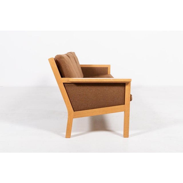 Sofa Model GE55 by Hans Wegner for Getama For Sale - Image 4 of 11