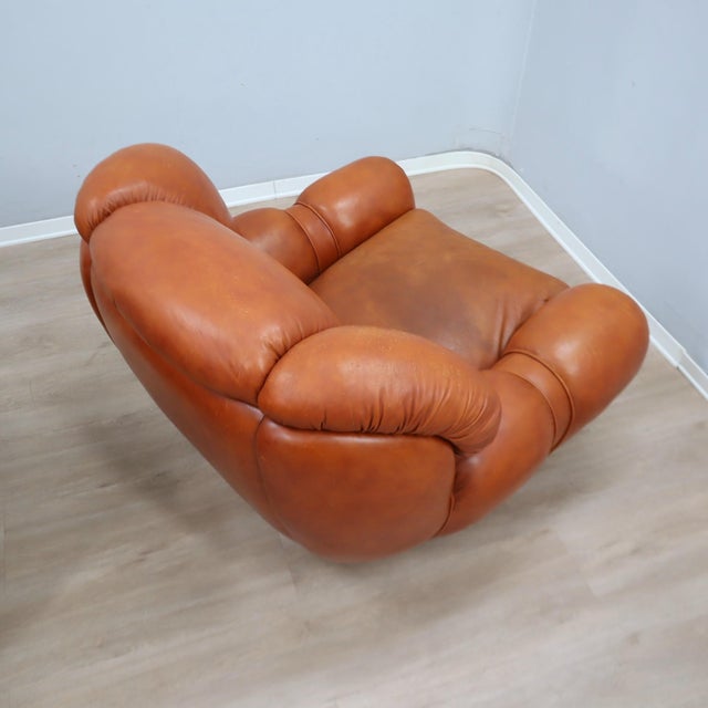 Brown Large Italian Organic Leather Clamshell Lounge Chairs, 1970s, Set of 2 For Sale - Image 8 of 15