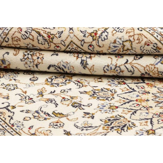 Middle Eastern Rug in Pure Wool For Sale - Image 9 of 10