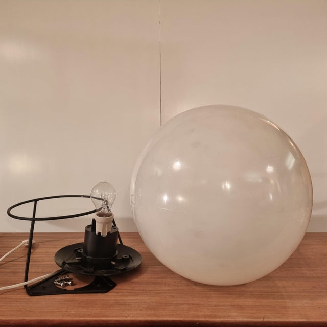 Large Plastic Sphere Globe Table Lamp from Raak Amsterdam, 1970s For Sale - Image 9 of 14