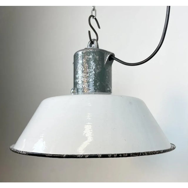 Metal Industrial White Enamel Industrial Lamp with Cast Aluminium Top from Eow, 1950s For Sale - Image 7 of 13